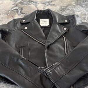 Abercrombie & Fitch Black Leather Bomber Jacket -woman’s